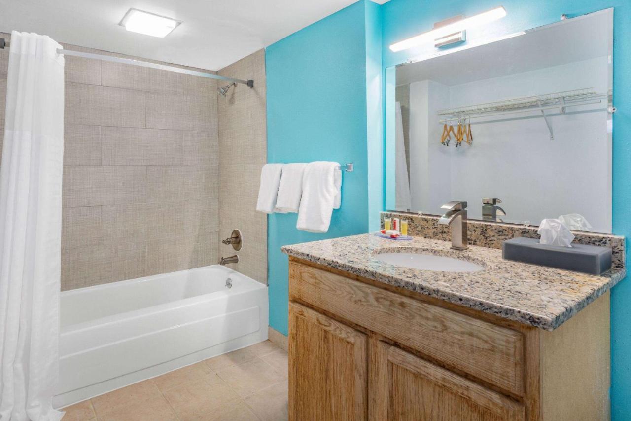 Days Inn By Wyndham Livonia Canton Detroit Luaran gambar