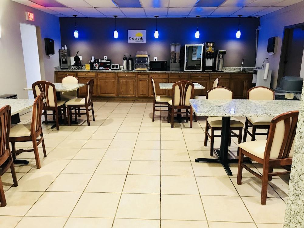 Days Inn By Wyndham Livonia Canton Detroit Luaran gambar